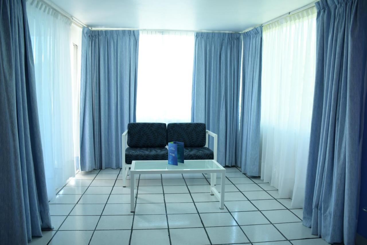 Honeymoon Suite,776329156:JPEG